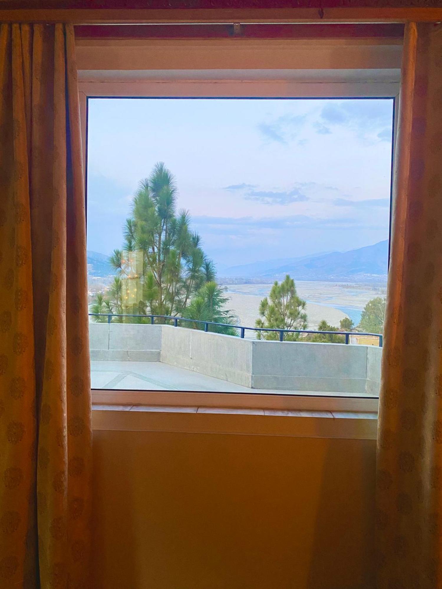 Rock City Resort Saidu Sharif Exteriér fotografie