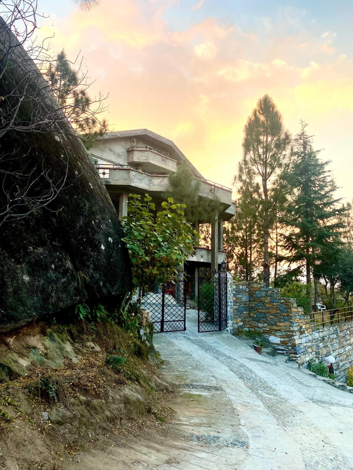 Rock City Resort Saidu Sharif Exteriér fotografie