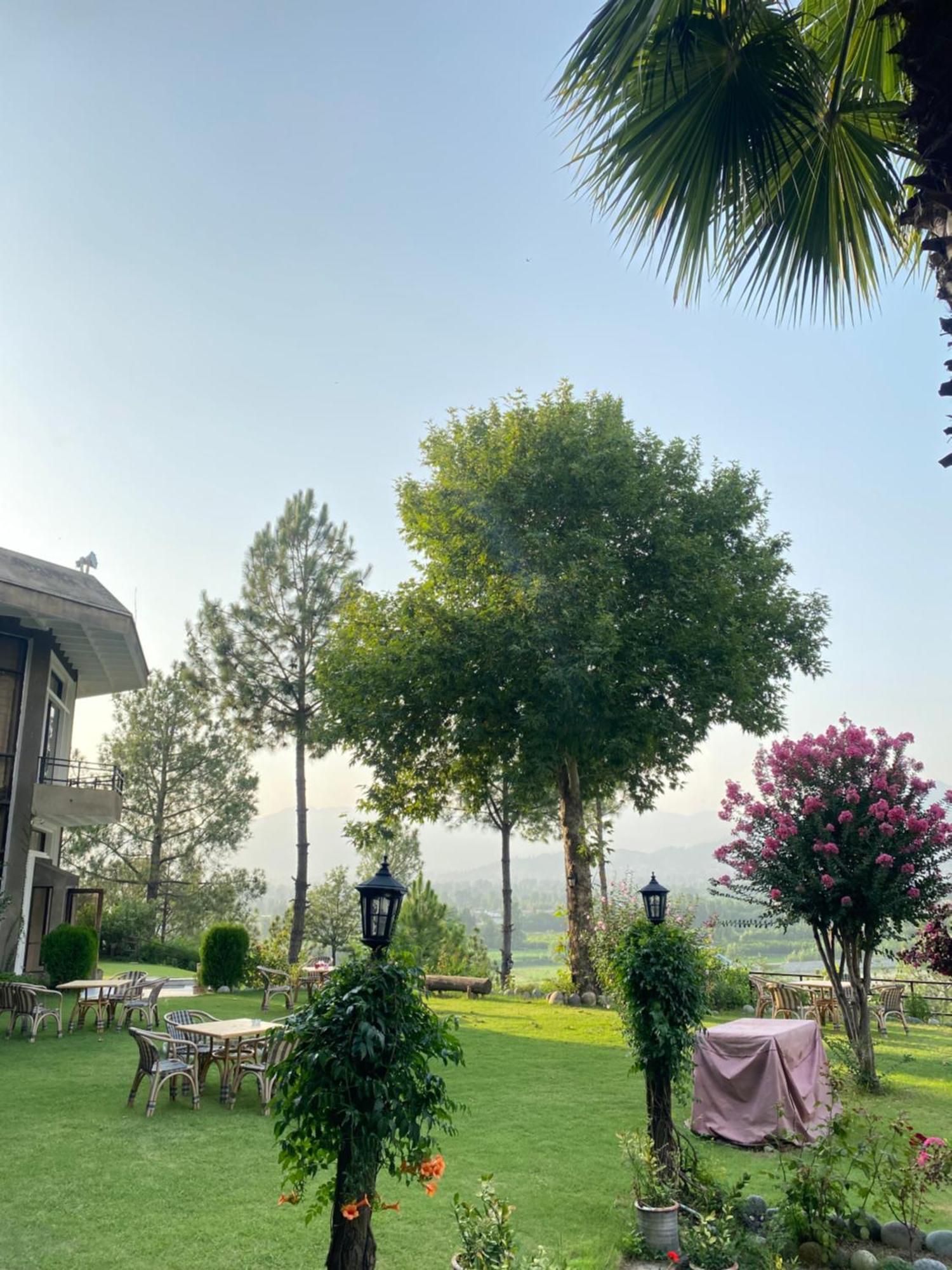 Rock City Resort Saidu Sharif Exteriér fotografie