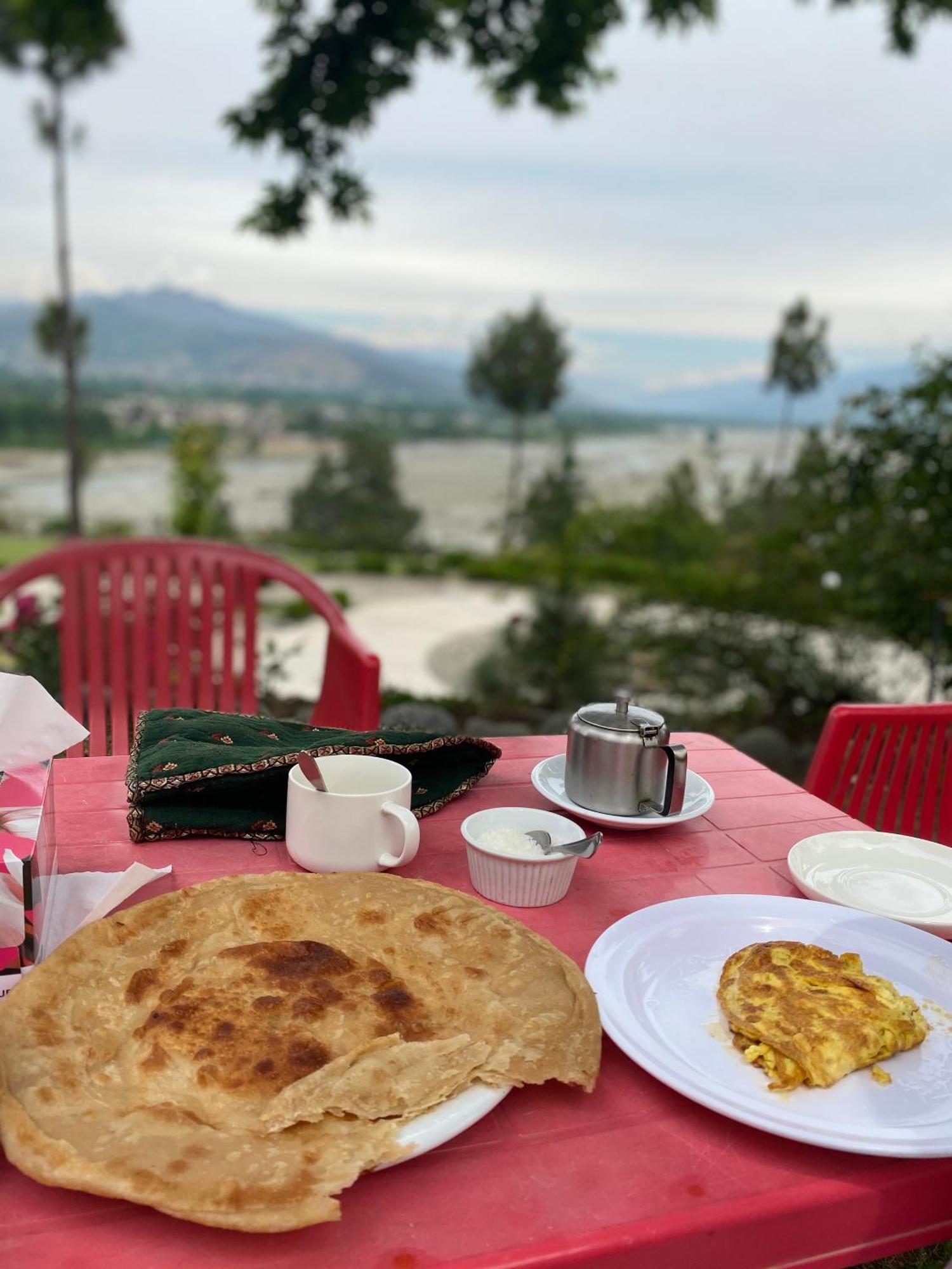 Rock City Resort Saidu Sharif Exteriér fotografie